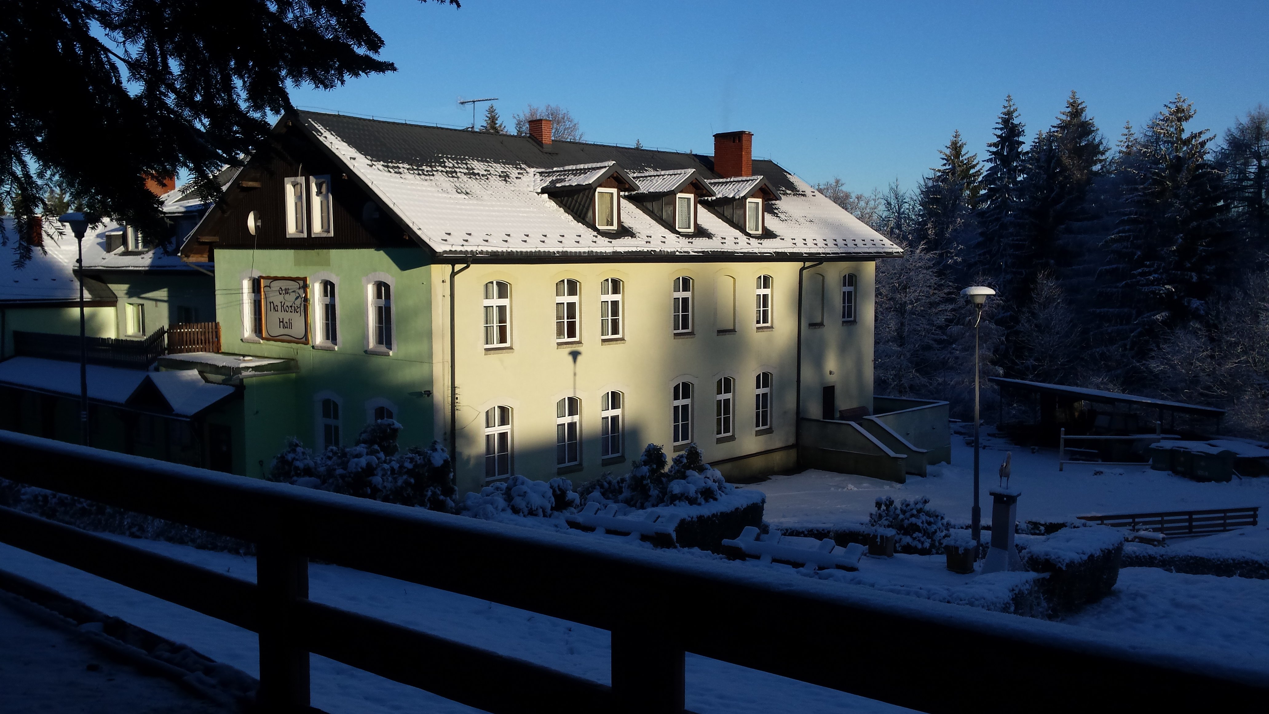 O.W Na Koziej Hali-家庭/游戏区