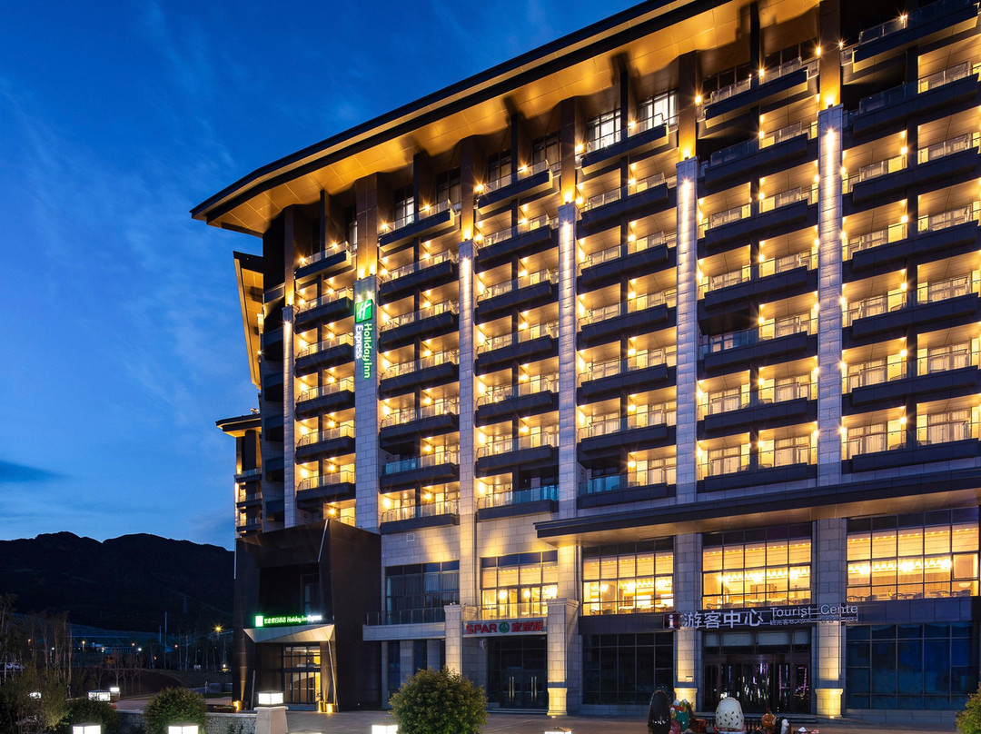 崇礼翠云山智选假日酒店主图