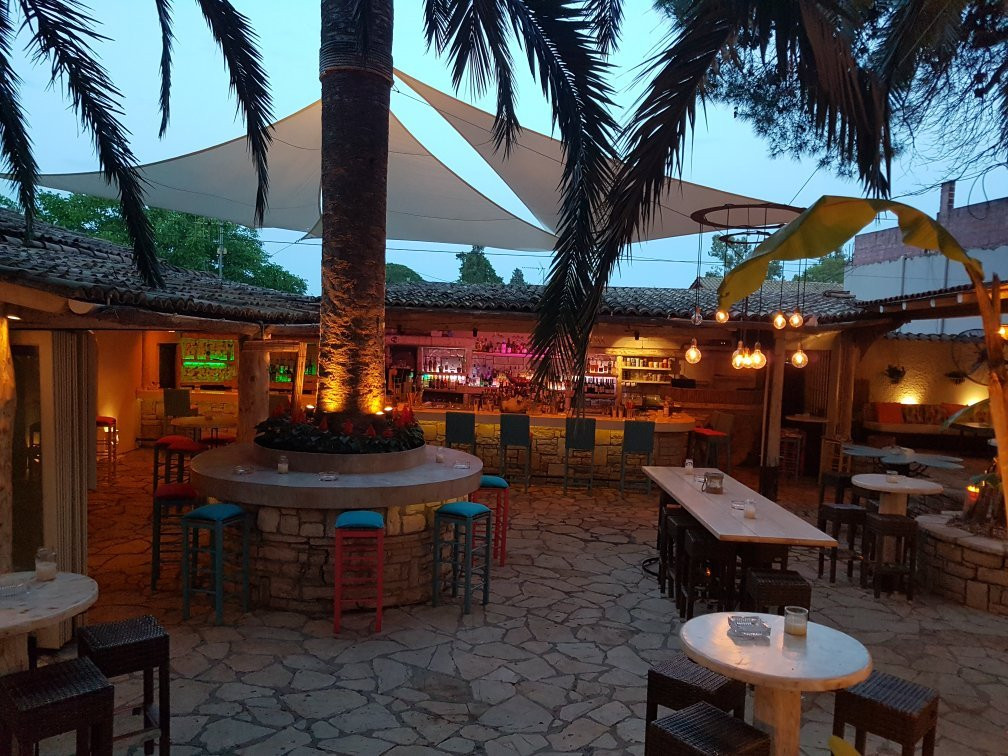 Dassia旅游景点-Tartaya Cocktail Bar