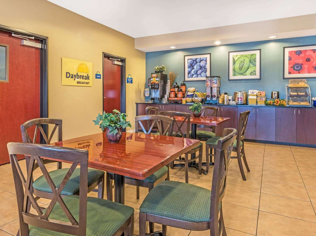 Days Inn by Wyndham Rockdale Texas主图