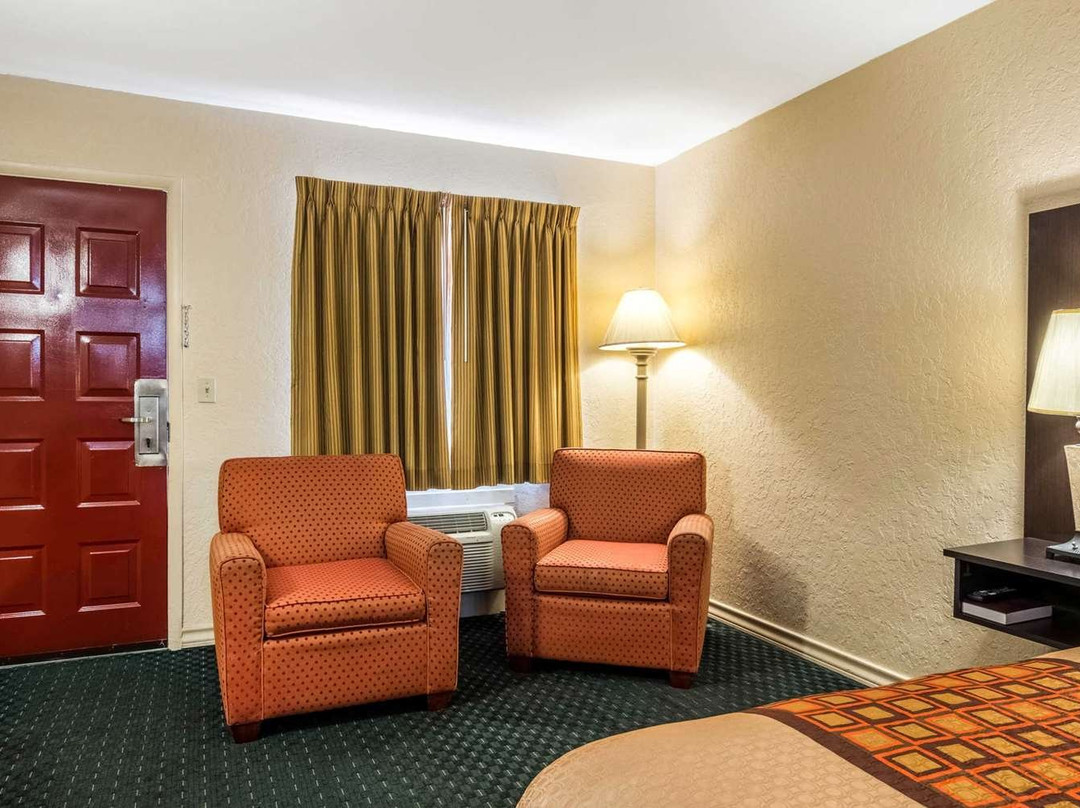 Rodeway Inn Broken Bow-Hochatown主图