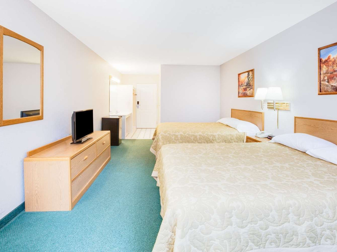 Super 8 by Wyndham Brooklyn主图