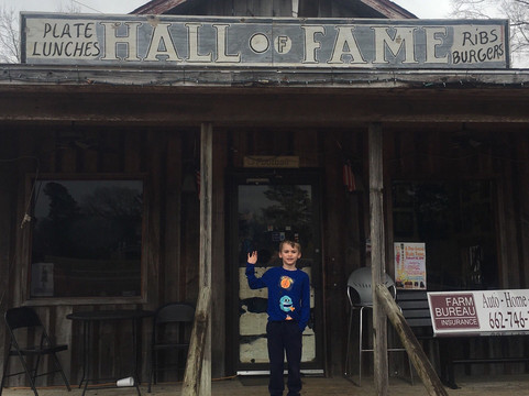 Holly Bluff餐馆和美食-Hall of Fame Restaurant