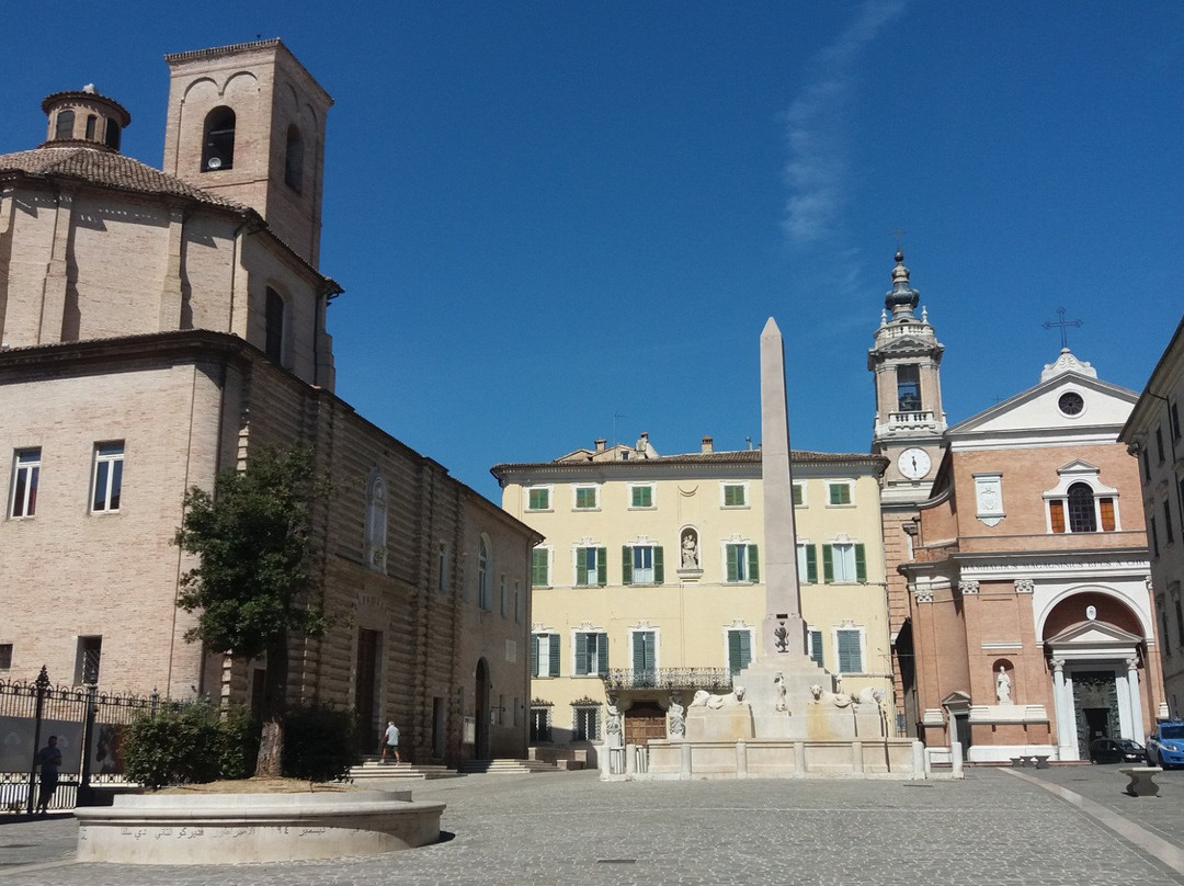 杰西旅游景点-Piazza Federico II