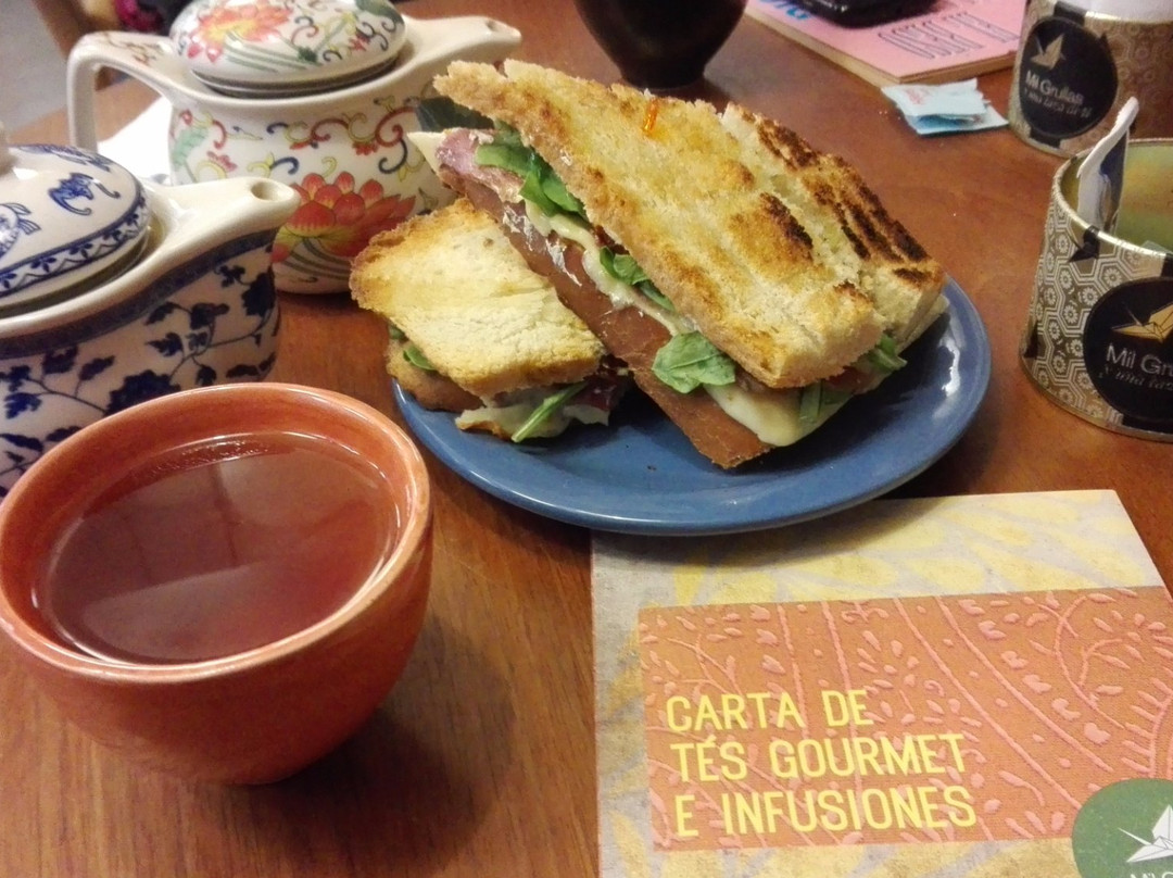 Mil Grullas y una Taza de Te