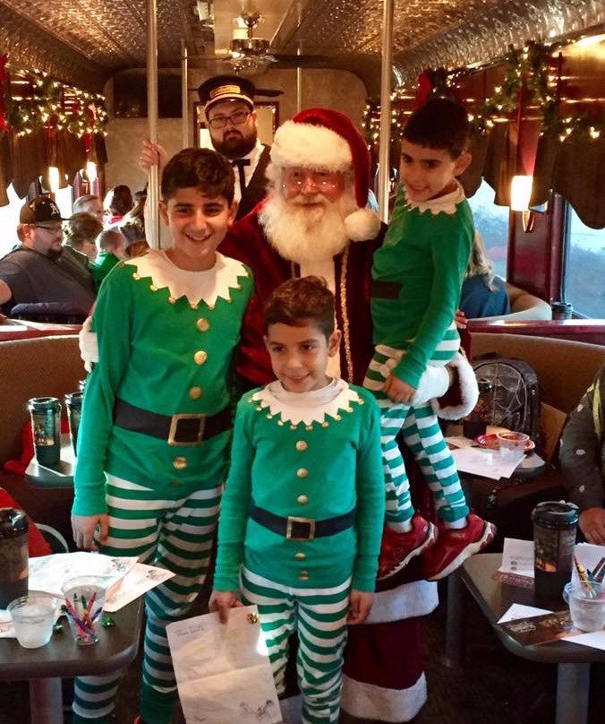 Sierra Railroad Dinner Train-奥克戴尔必去景点