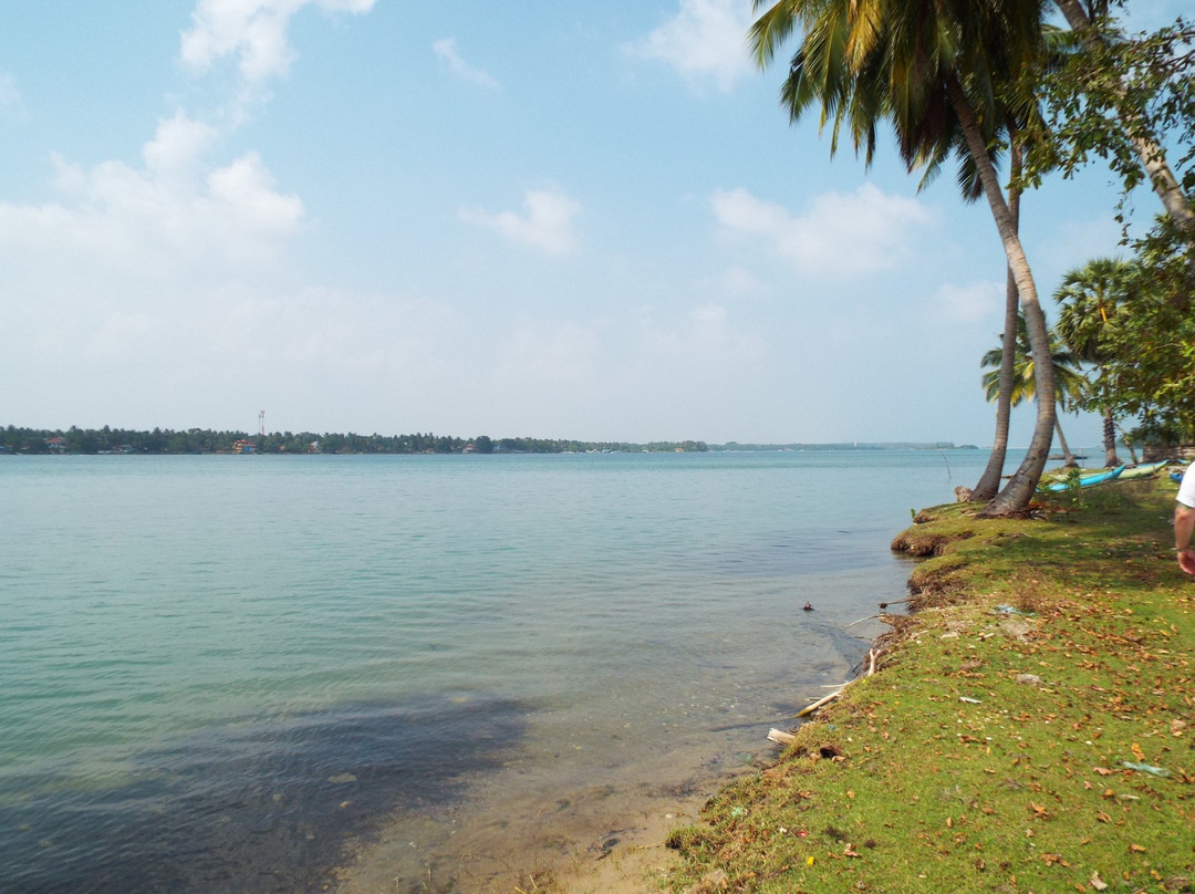 Naaval Beach Villa & Rooms