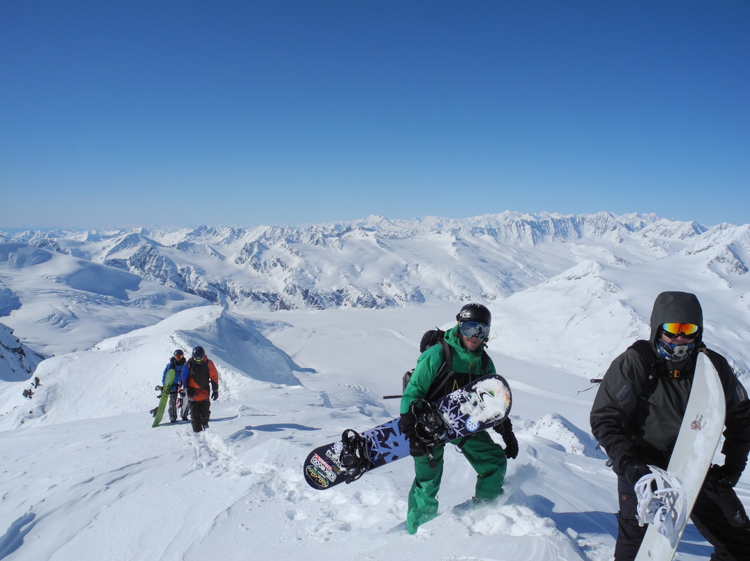 Alaska Snowboard Guides-瓦尔迪兹必去景点