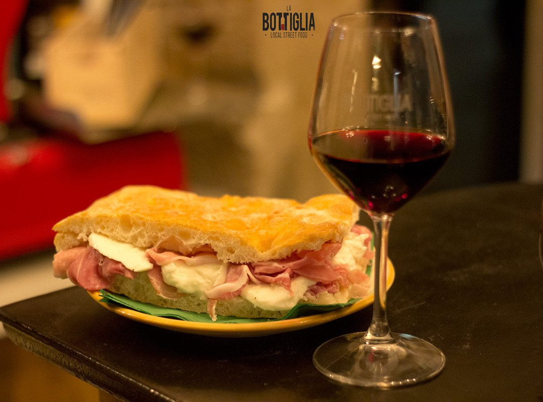 La Bottiglia - Local Street Food