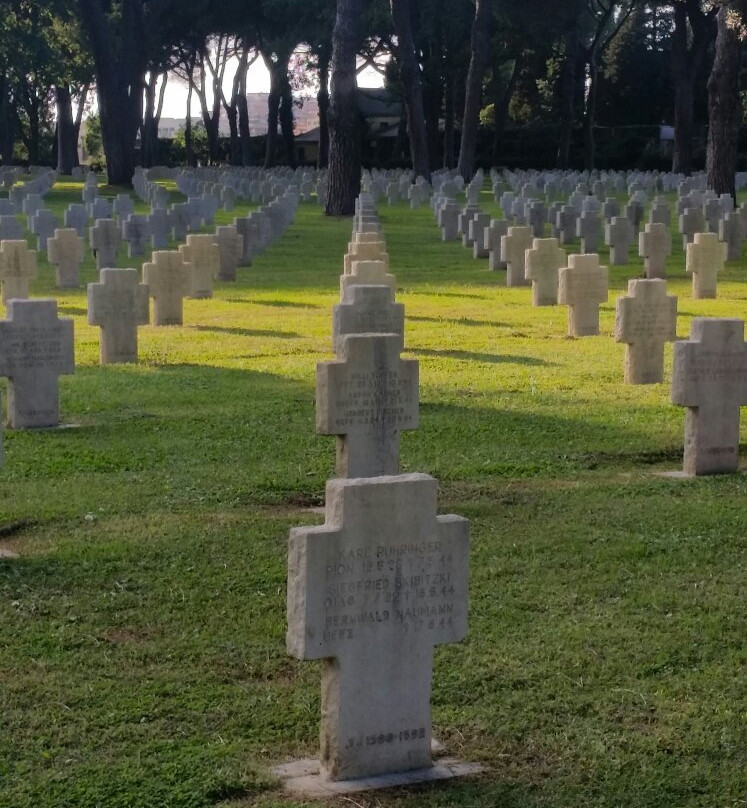 Cimitero Militare Germanico-波梅齐亚必去景点
