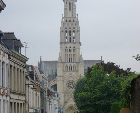 Basilique Notre-Dame-du-Saint-Cordon-瓦伦西安必去景点