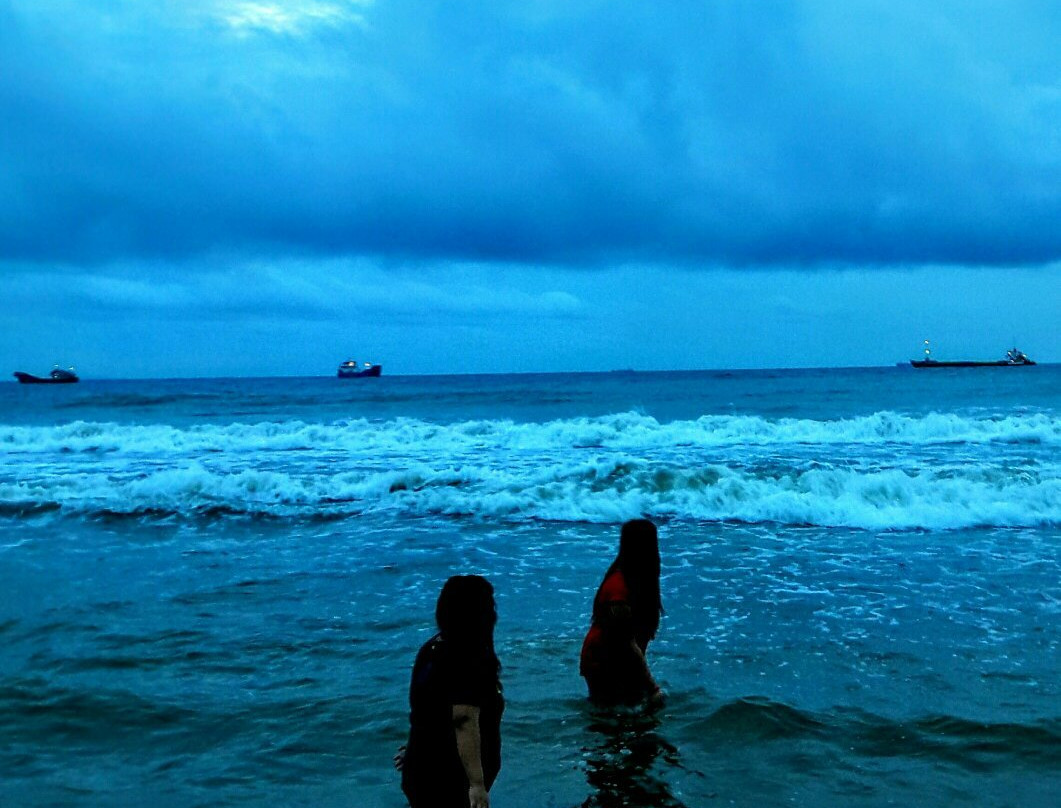 Caragasan Beach景点图片