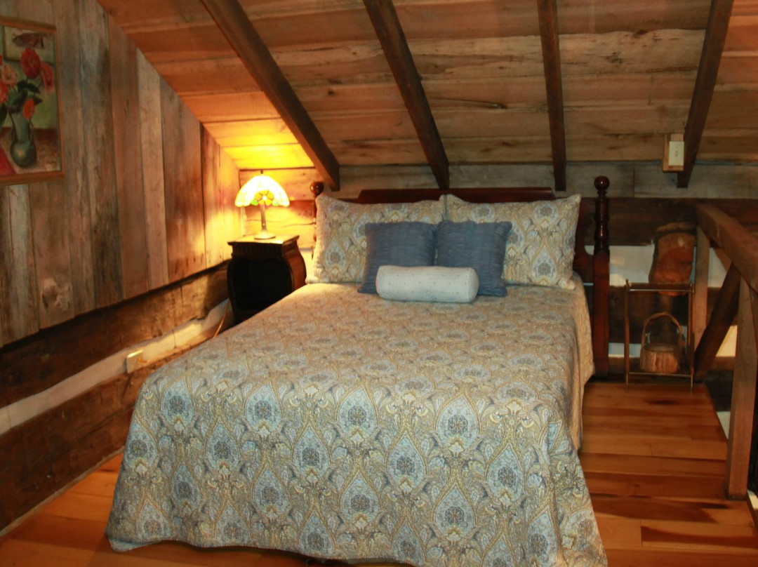 Dugan Hollow Retreats - Log Cabin & Suites