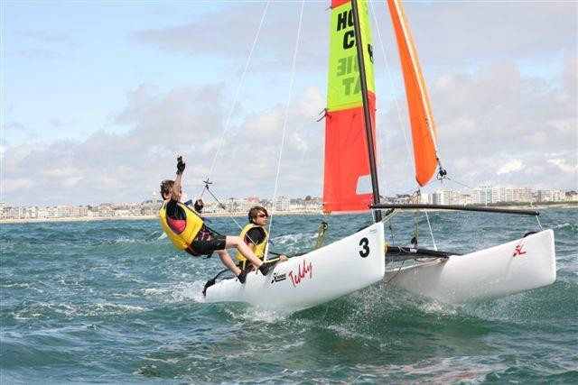 Institut Sports Ocean-莱萨布勒多洛讷必去景点