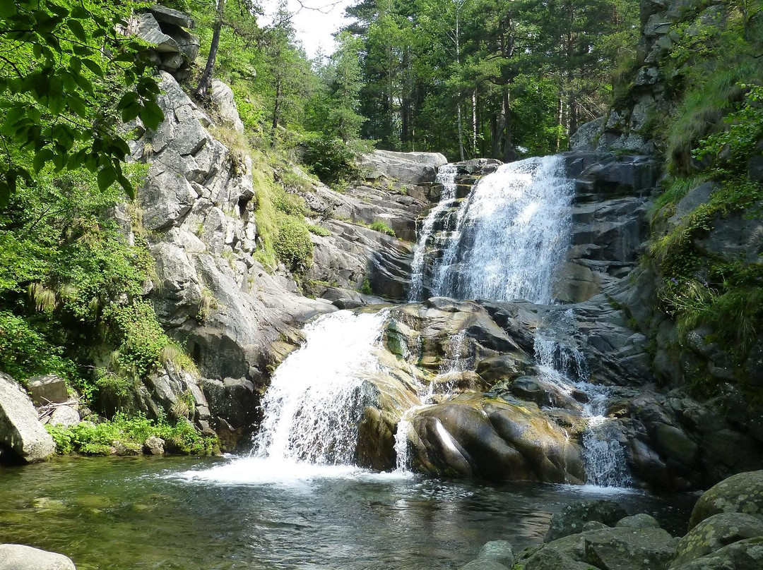 Popinolashki Waterfall景点图片