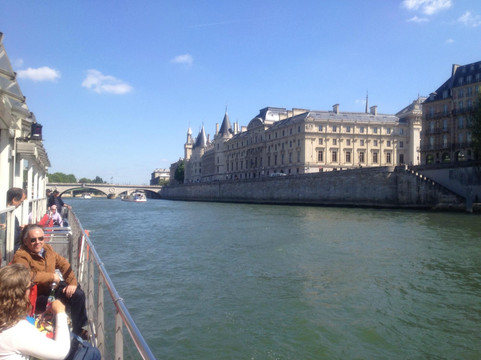 Bateaux Parisiens 游船-巴黎必去景点