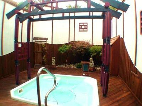 Oasis Hot Tub Gardens-安娜堡必去景点