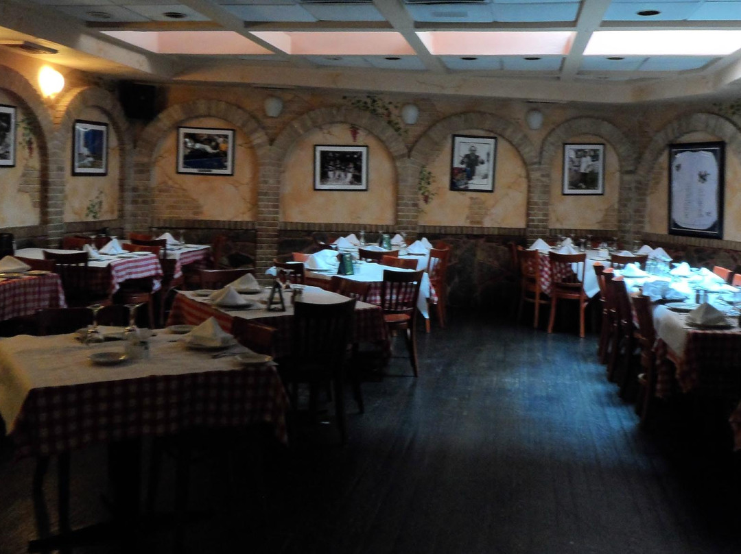 F & J Pine Restaurant