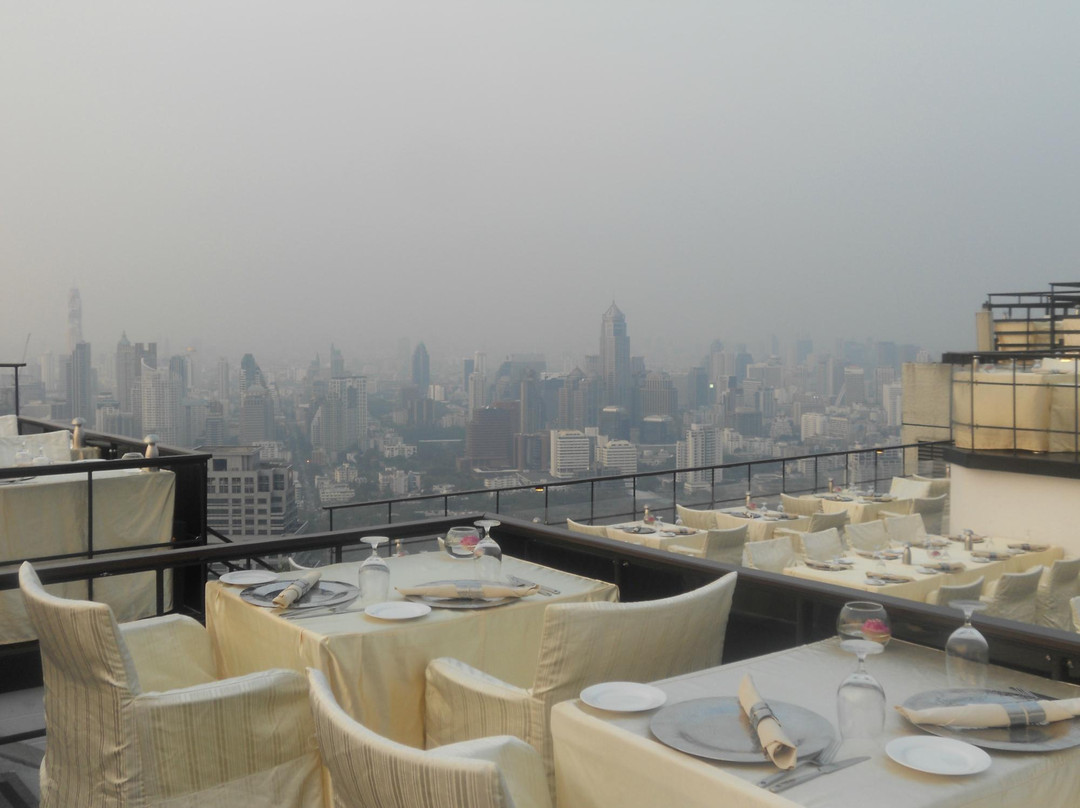 曼谷月亮酒吧-曼谷必去景点