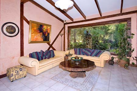 山区城堡酒店主图