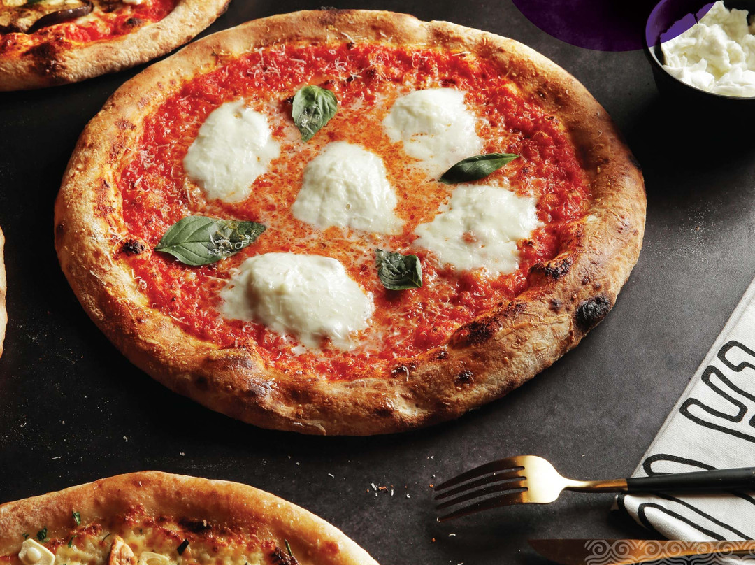 Dhahran餐馆和美食-8 Portions Pizza