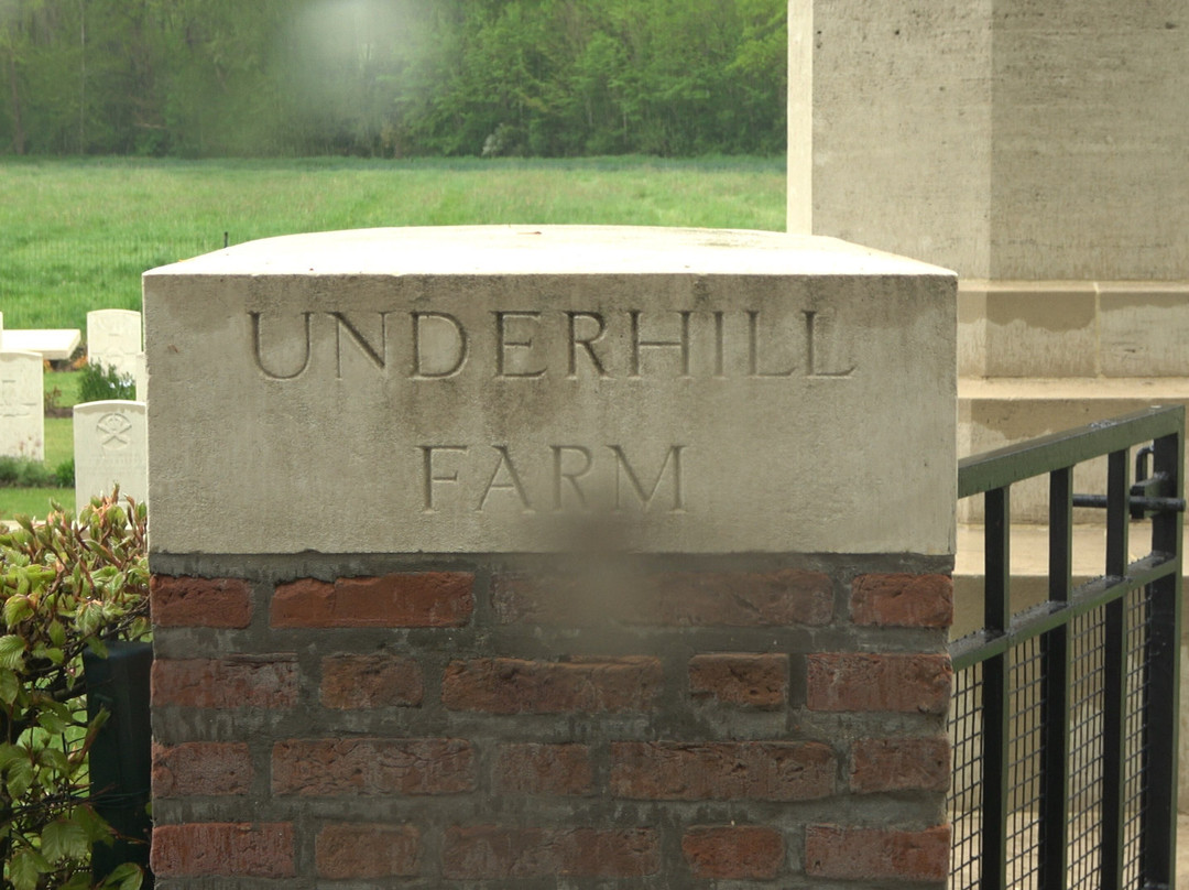 Underhill Farm Cemetery景点图片