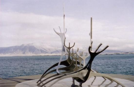 “太阳之舟”雕像-雷克雅未克必去景点