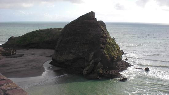 Karekare Beach-奥克兰必去景点