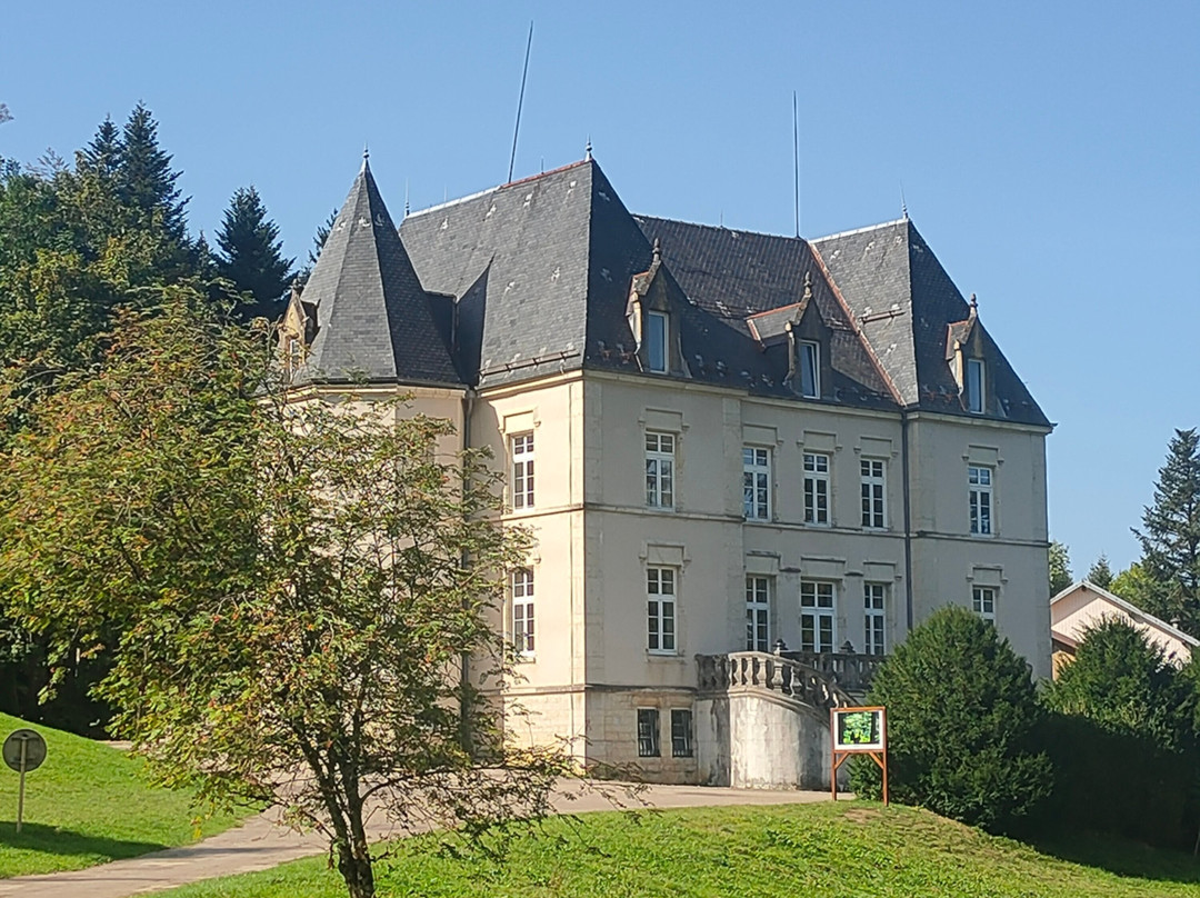 Chateau Montalembert主图