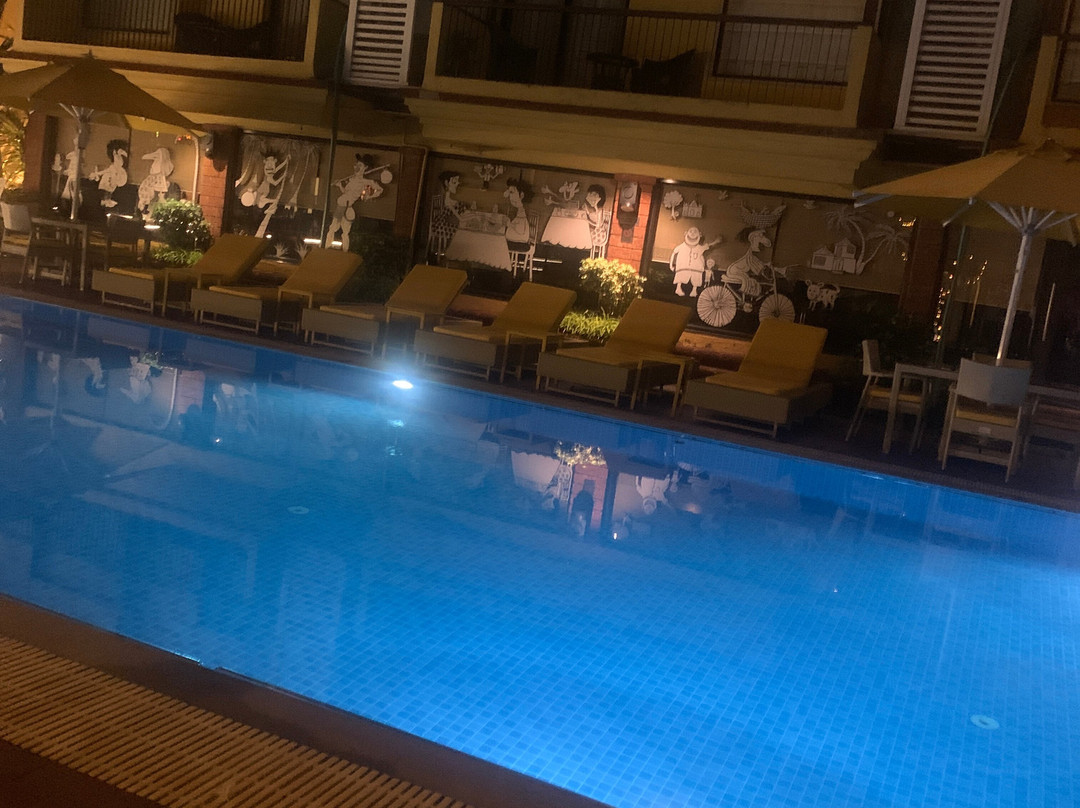 德尔丁套房酒店主图