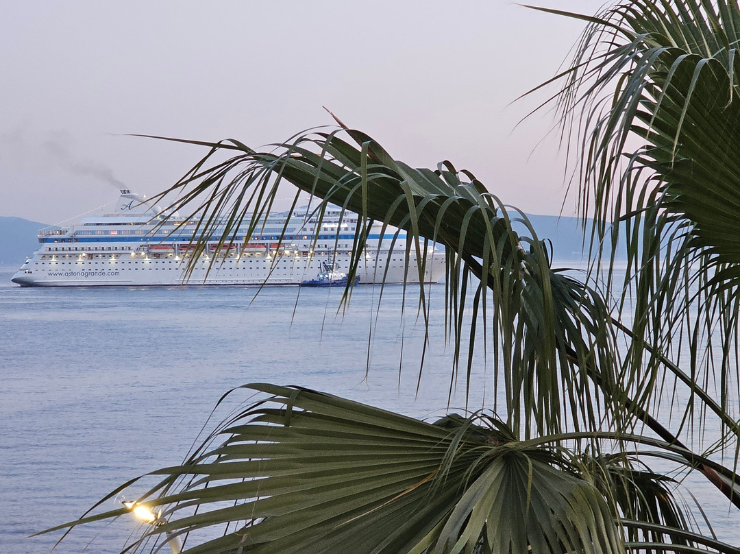 伊思索瓦利岛酒店主图