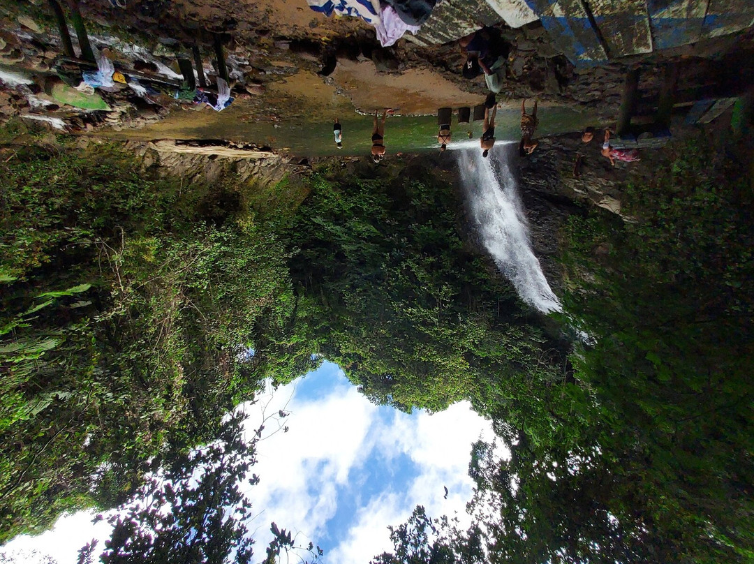 Biausevu Waterfall景点图片