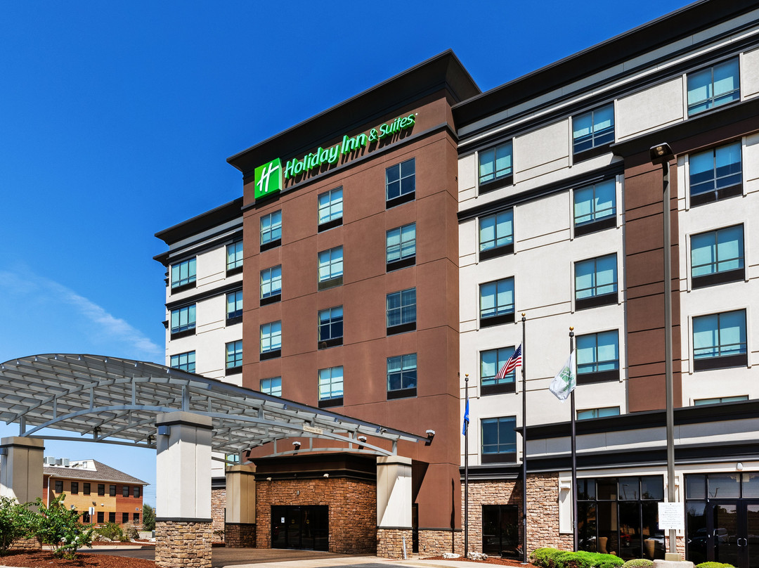 Holiday Inn & Suites Tulsa South, an IHG hotel