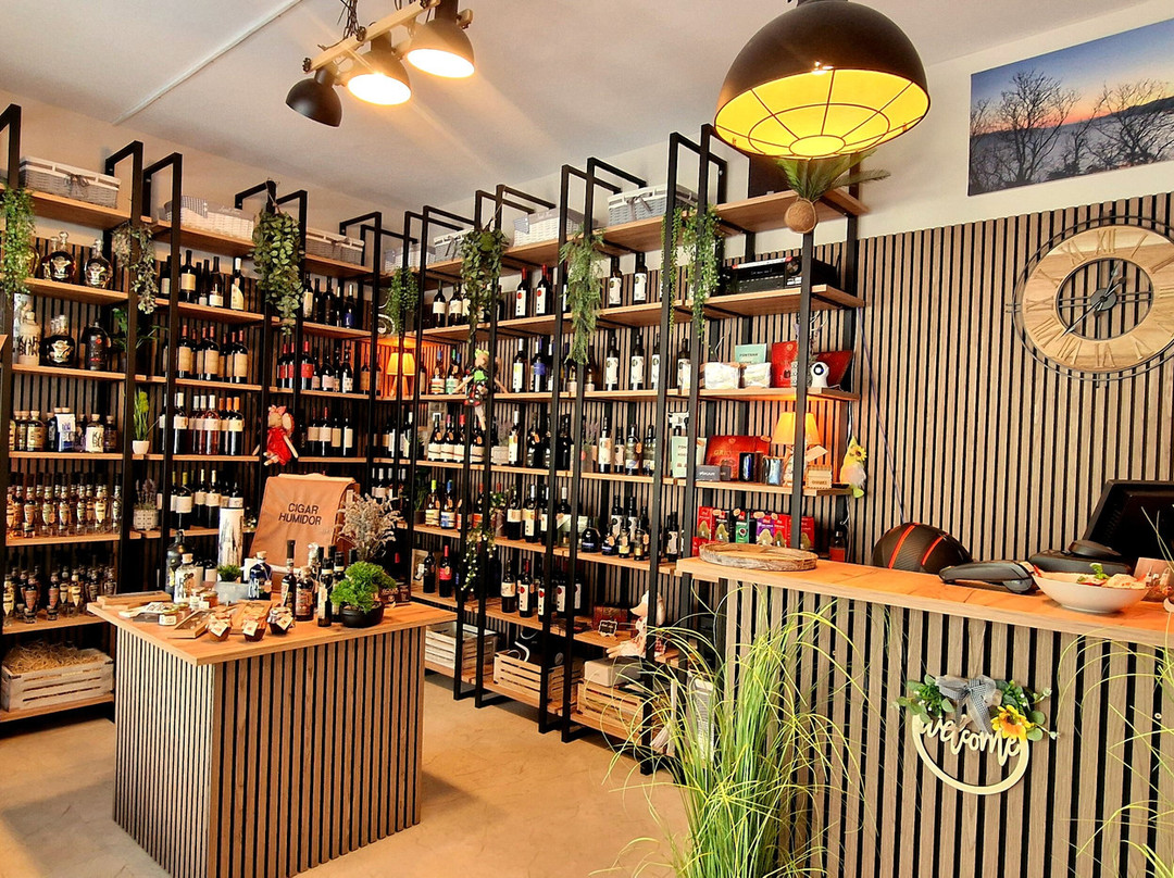 Škatulica Wine, Gift & Cigar Shop-欧帕提亚必去景点