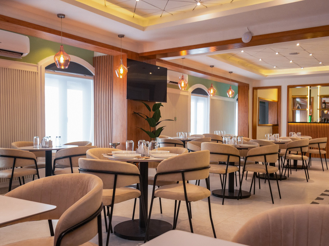 Cafe Viento & Le Bar