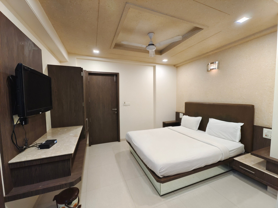 The Vraj Hotel主图