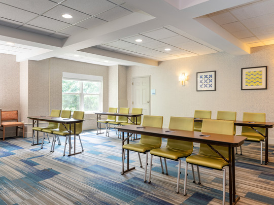 Holiday Inn Express & Suites White River Junction by IHG主图