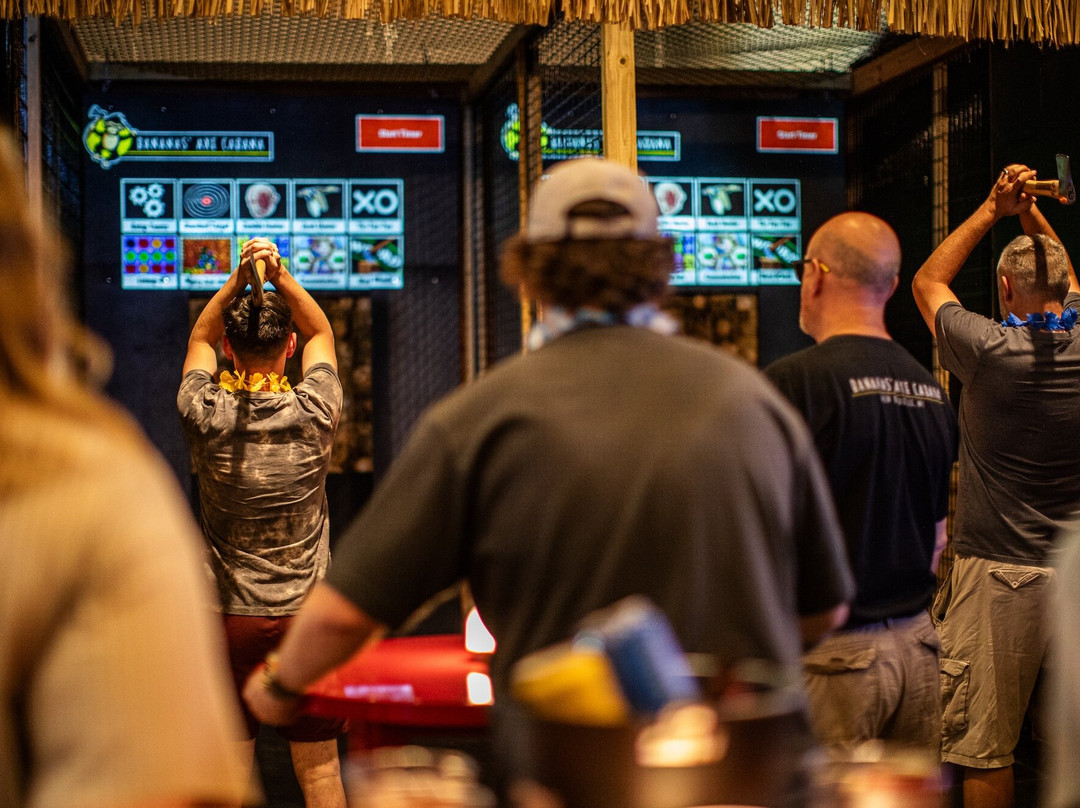 Bananas' Axe Cabana - Axe Throwing-奥兰多必去景点
