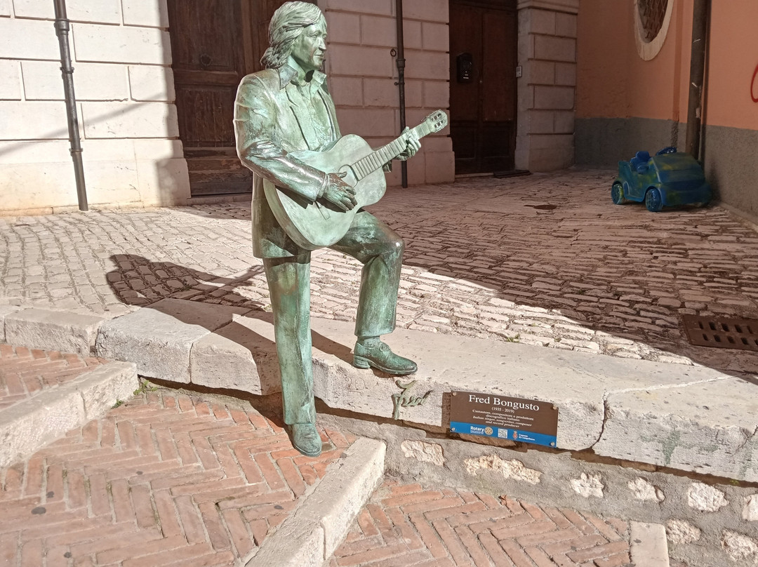 Statua Di Fred Bongusto-坎波巴索必去景点