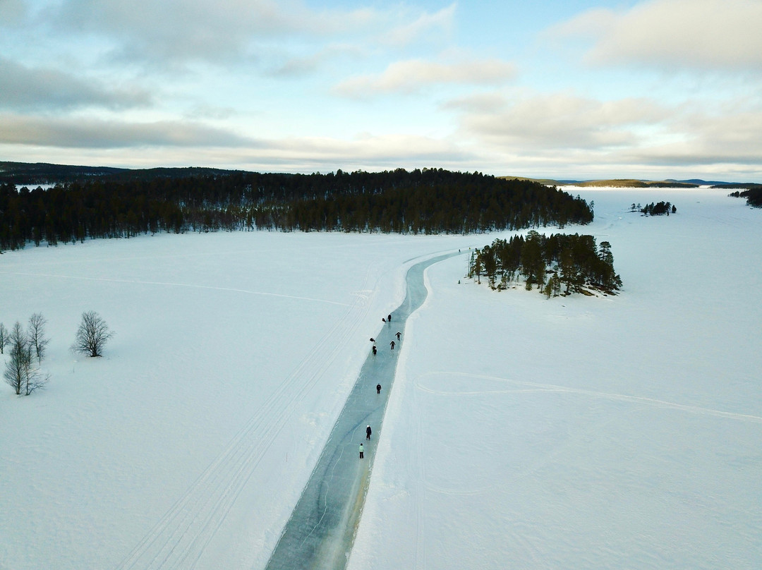 Inari Lake Skating-伊瓦洛必去景点