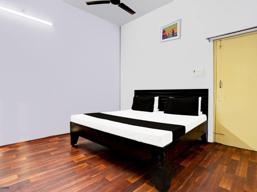 OYO Golden Guest House