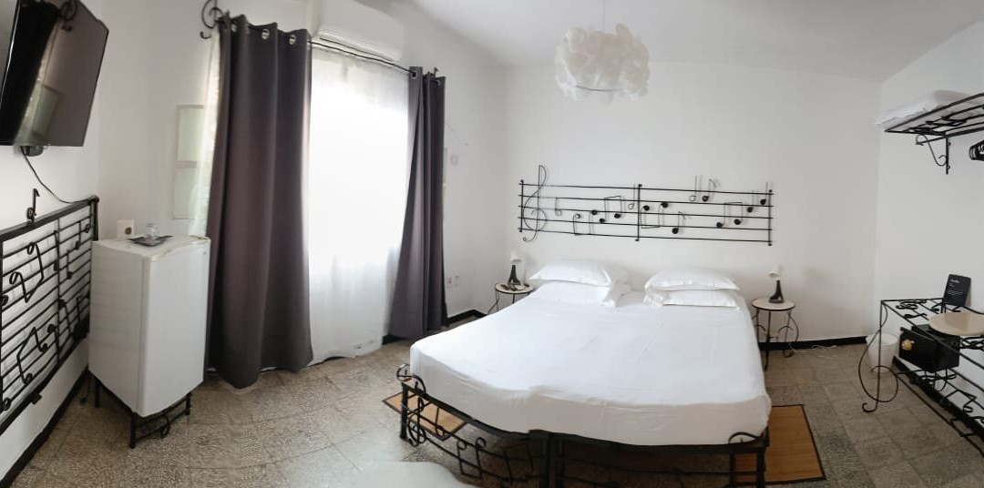 Violet House Hostal主图