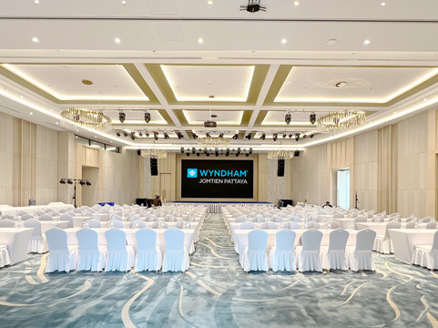 芭堤雅中天海滩温德姆酒店主图