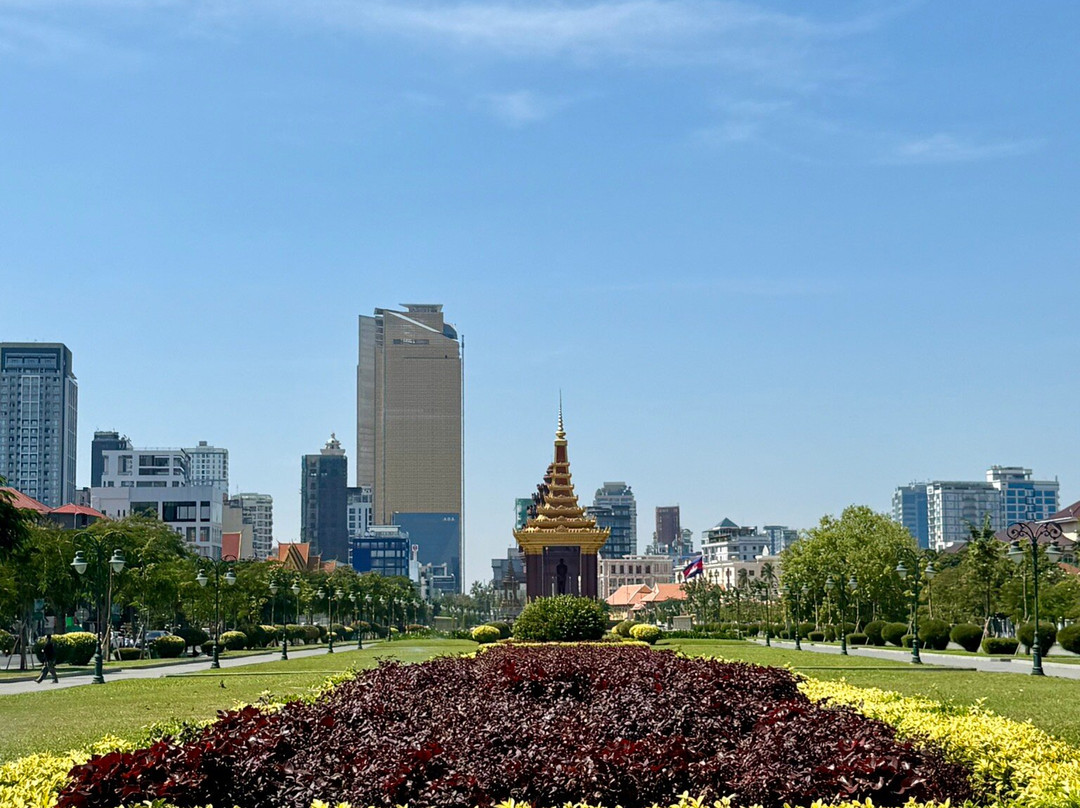 Statue of King Father Norodom Sihanouk-金边必去景点