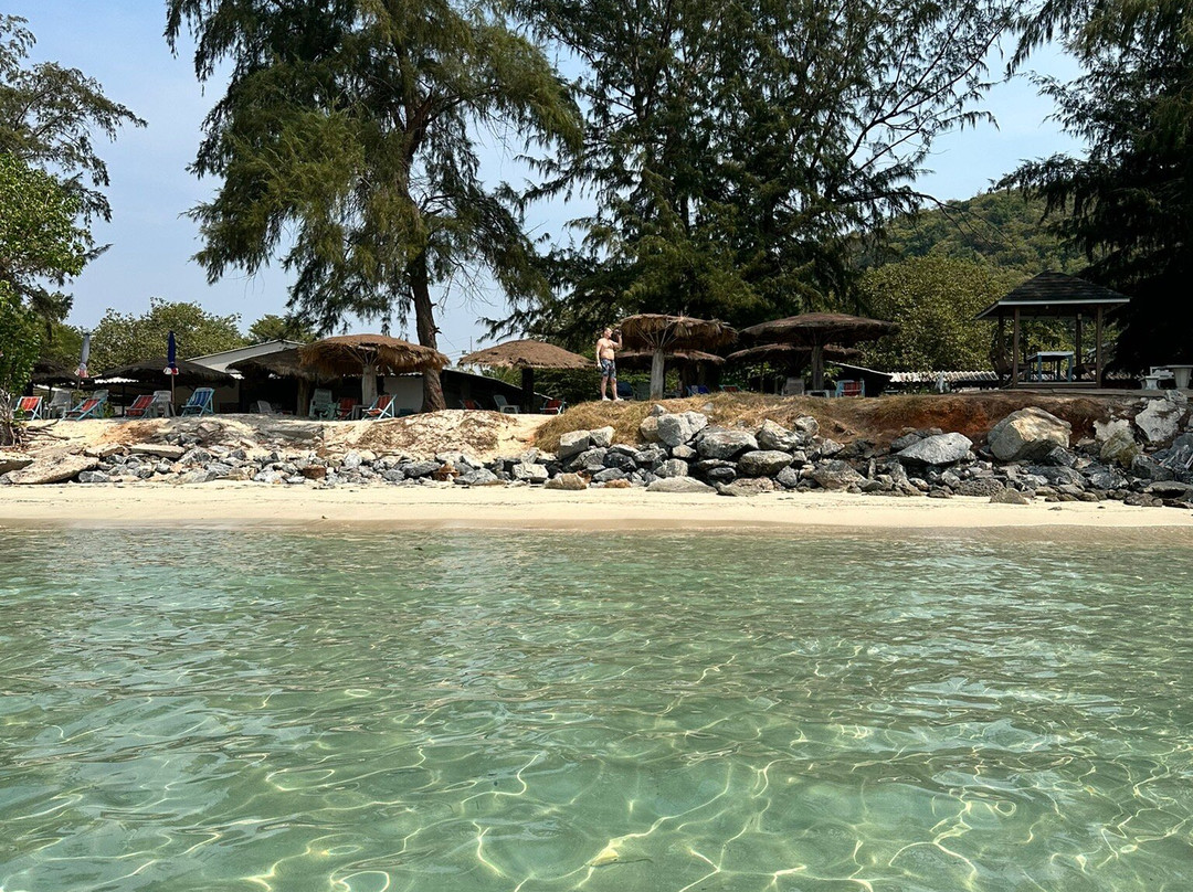 Nang Ram Beach景点图片