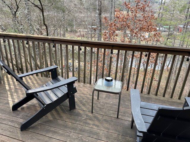 Rivers Edge Treehouse Resort主图