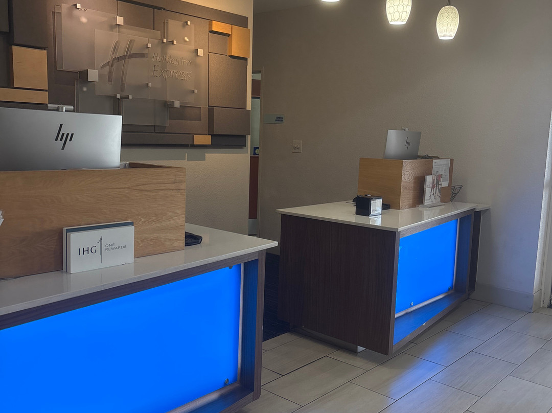 Holiday Inn Express Mccomb By IHG主图