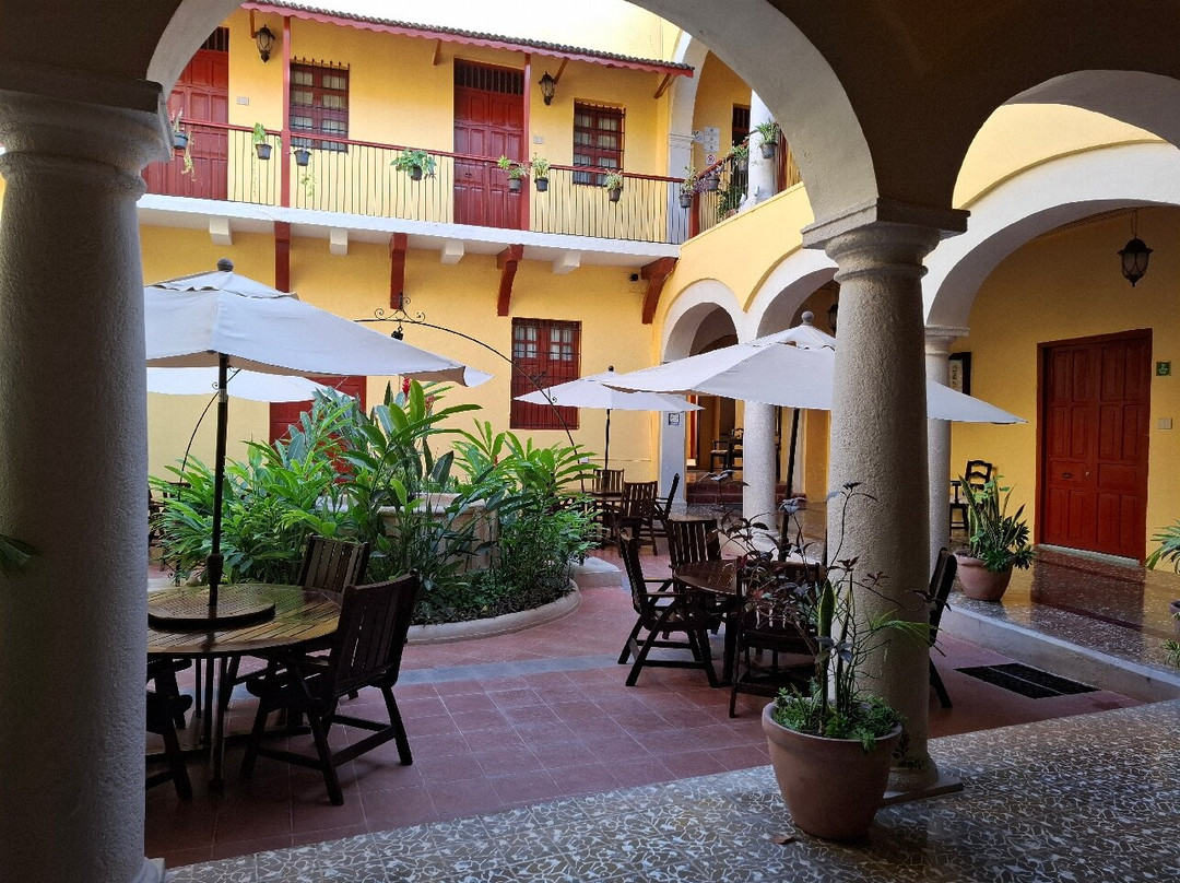 卡斯特尔玛酒店主图