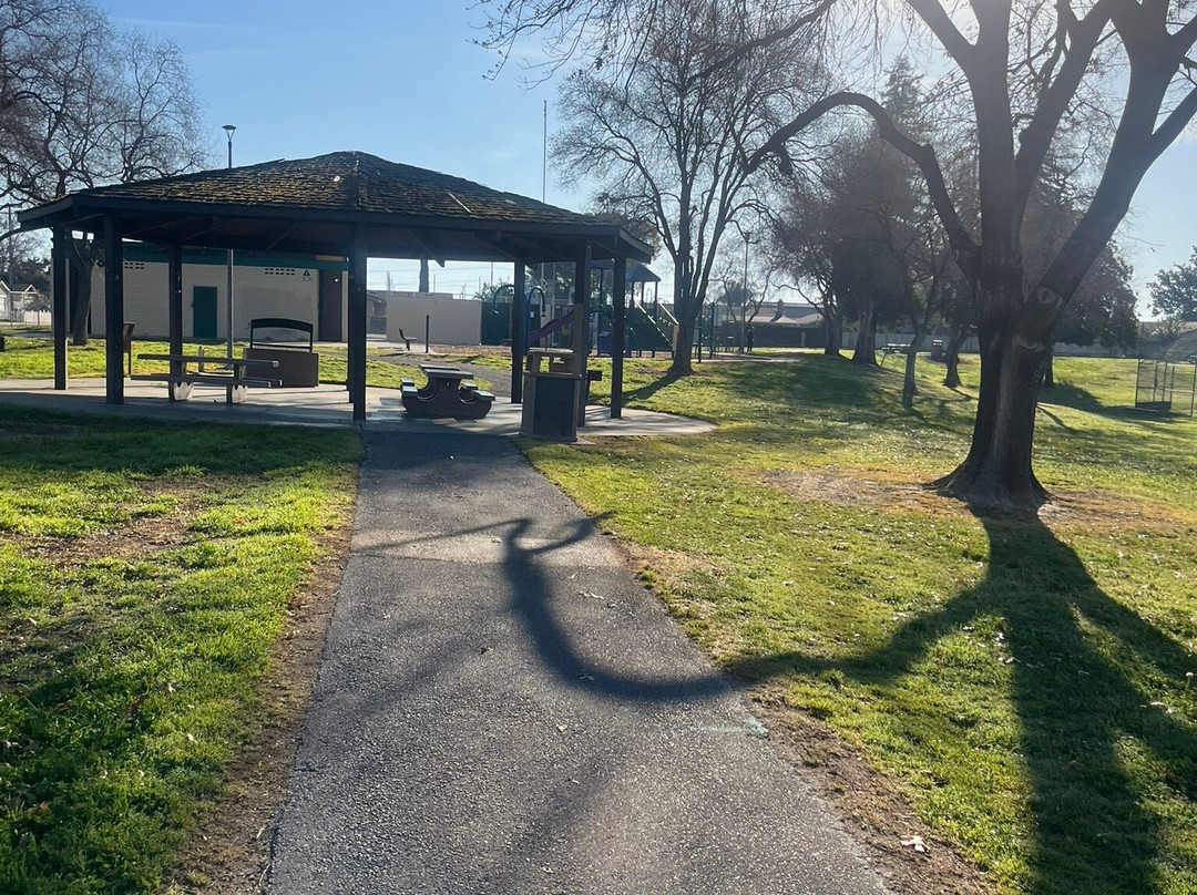 Roeding Heights Park