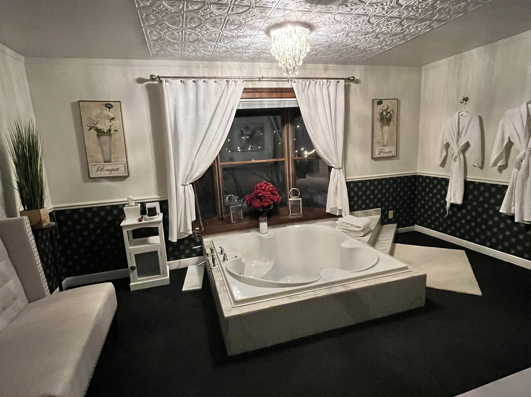 Otter Creek Inn Fireplace & Jacuzzi Suites主图